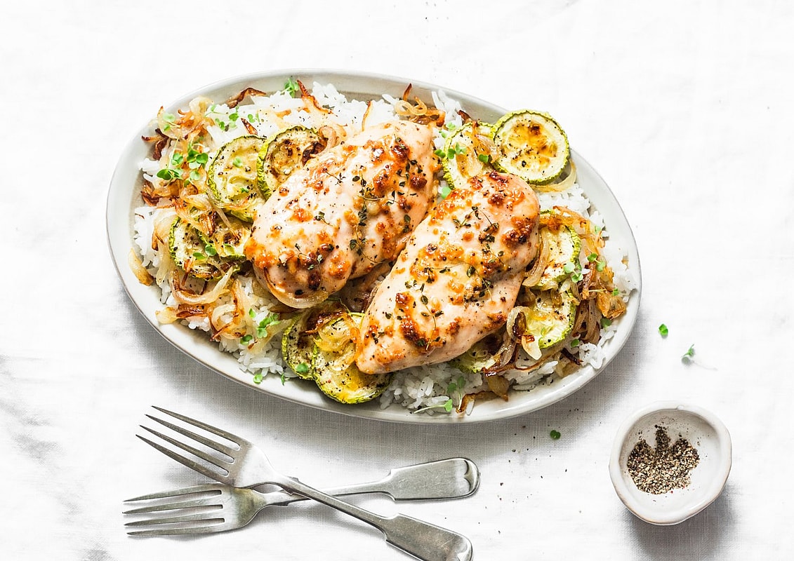 Hähnchen-Rezept mit Gemüse-Reis und Zitronen-Soße