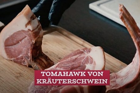 Videorezept Tomahawk vom Kräuterschwein